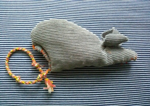 自己制作猫狗玩具、毛毯等